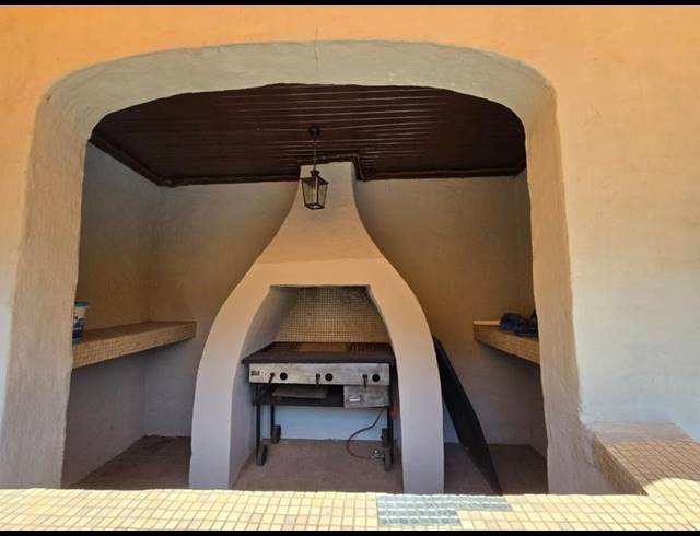 BUSINESS PROPERTY TO RENT IN ARCADIA